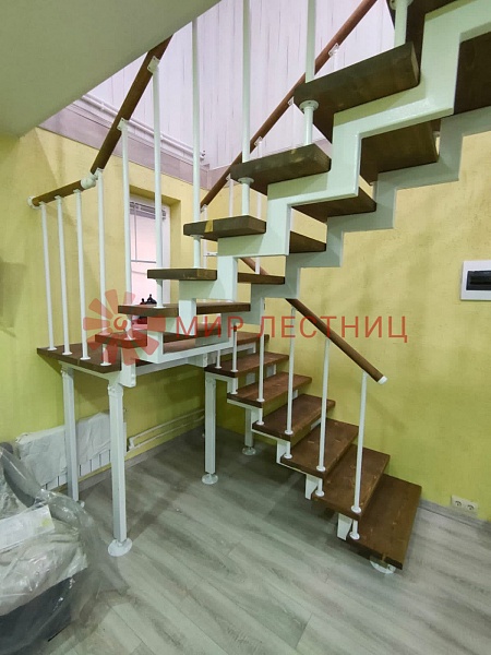 Лестница на металлическом каркасе в городе Ивантеевка