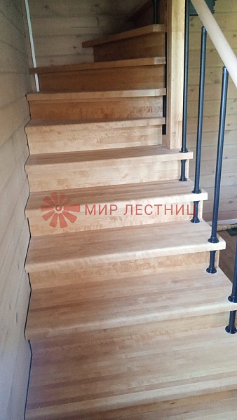 Лестница на металлокаркасе в СНТ Полянка