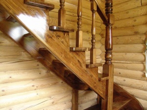 Как лакировать лестницу из сосны