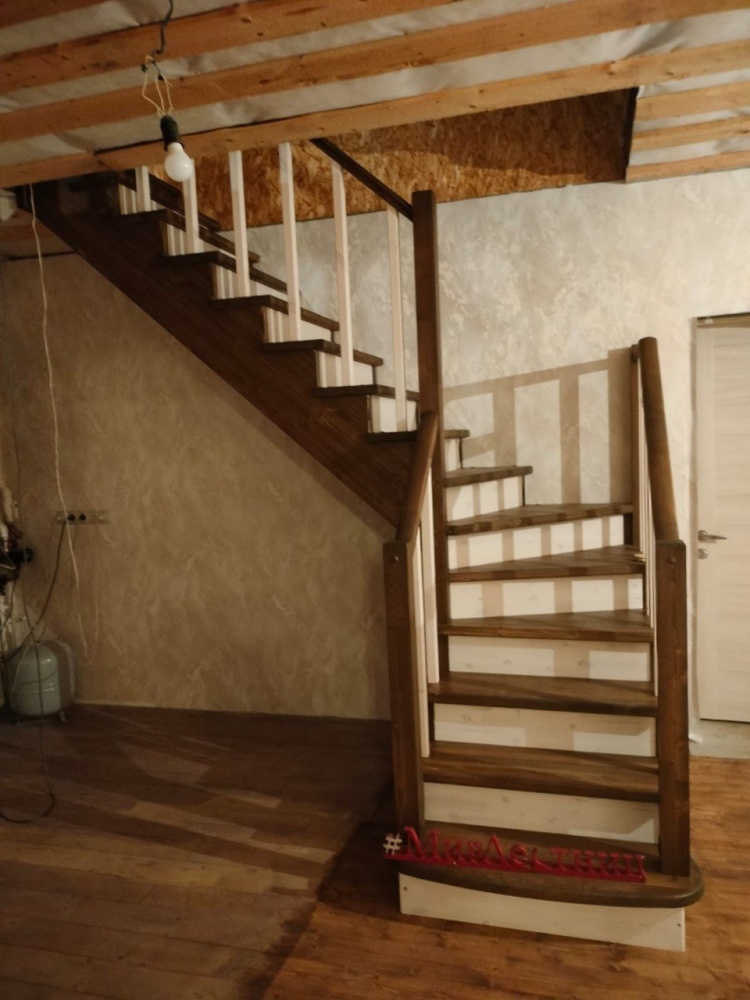 Деревянная лестница в городе Пушкино