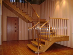 Какая лестница лучше деревянная или металлическая