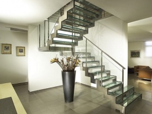 Стеклянные лестницы как элемент дизайна