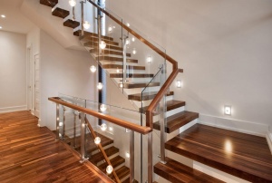 Освещение на лестнице в частном доме