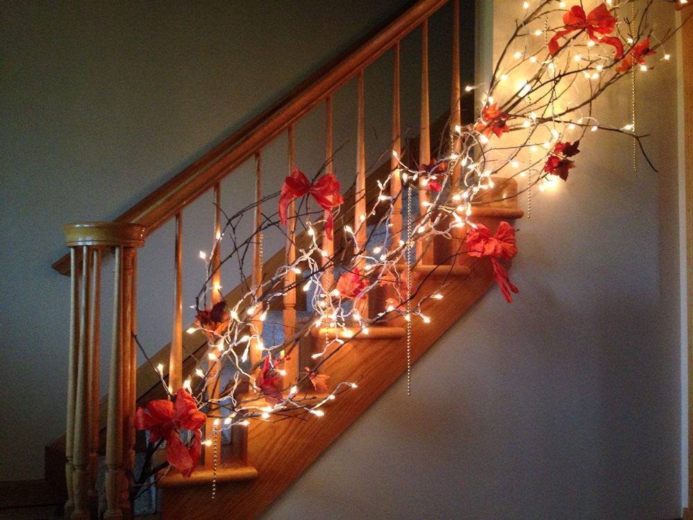 Украшение лестницы на новый год в доме, украсить перила по-новогоднему: красивые декор и оформление