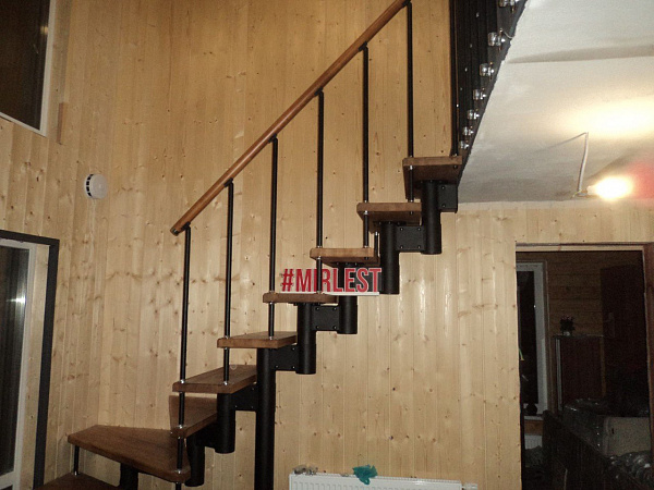 Модульная Г-образная лестница в деревне Сколково