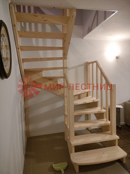 Деревянная лестница в деревне Сивково