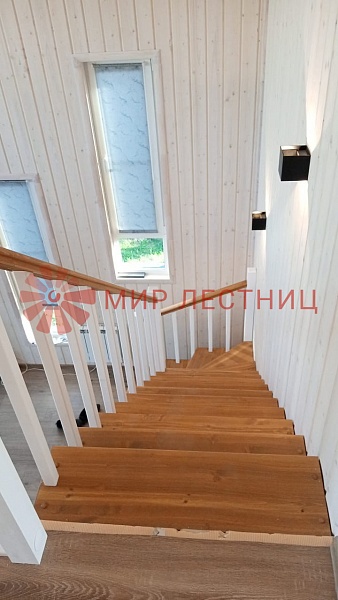 Лестница из сосны в КП Андрейково Парк