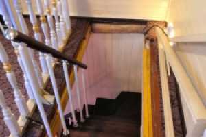 Белая модульная лестница в СТ «Опушка»