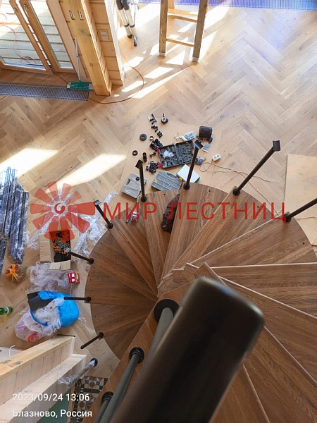 Винтовая лестница в КП Ларсен Парк