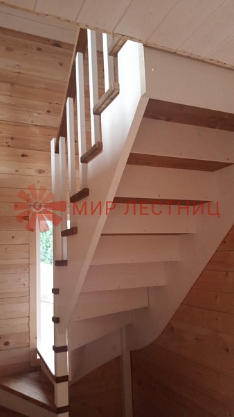Деревянная лестница в деревне Кушки