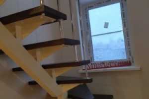 Лестница на металлическом каркасе в деревне Ладыгино