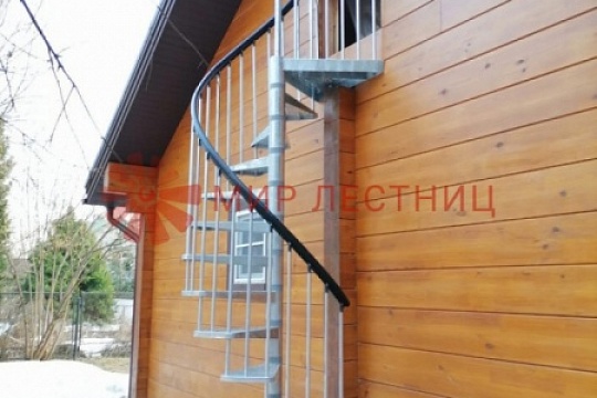 Лестница из березы на каркасе Торонто