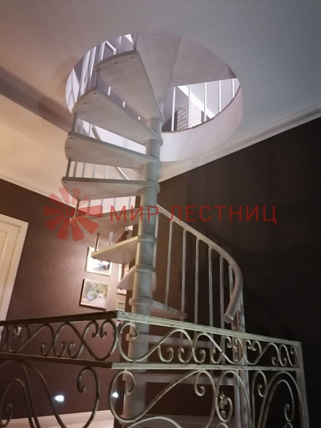 Винтовая лестница в КП Белый Берег