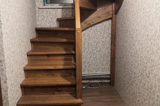 Лестница из дерева в ДНП Марьина Роща