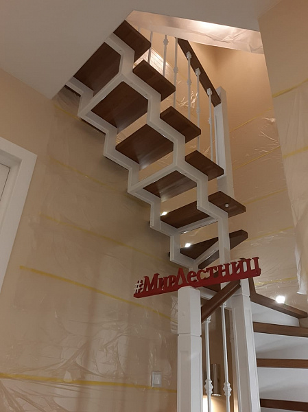 Металлокаркас с дубовыми ступенями, Москва