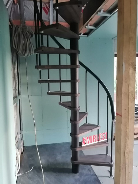 Винтовая лестница в селе Батюшково