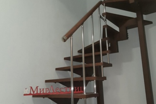 Лестница из березы на металлокаркасе
