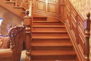 Деревянная лестница “Реверанс”