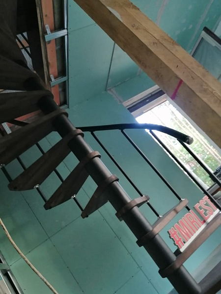 Винтовая лестница в селе Батюшково