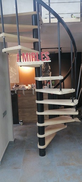 Винтовая лестница в барбершоп