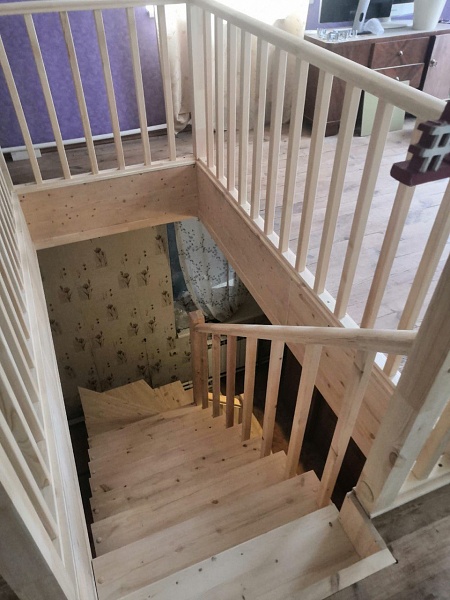 Лестница из сосны в СНТ Керамик