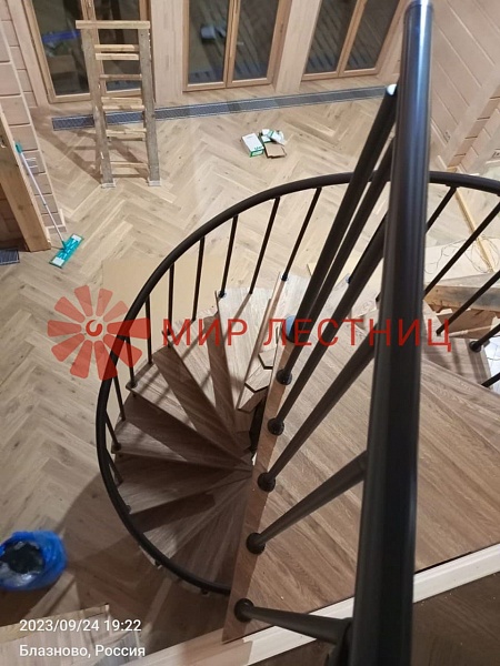 Винтовая лестница в КП Ларсен Парк
