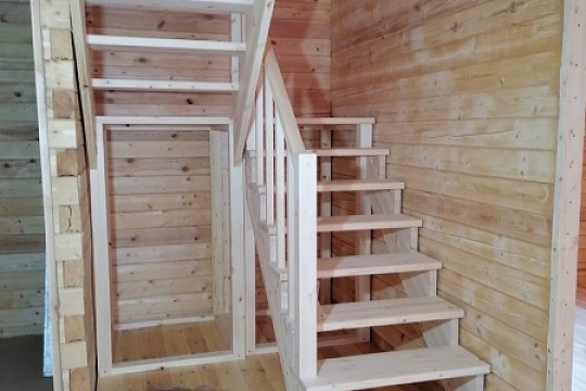 Лестница из сосны в КП Шишкин лес