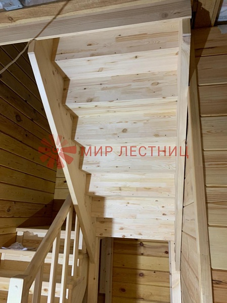 Деревянная лестница в СНТ Клён