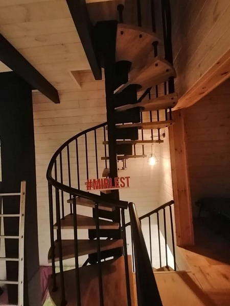 Винтовая лестница в деревне Котово