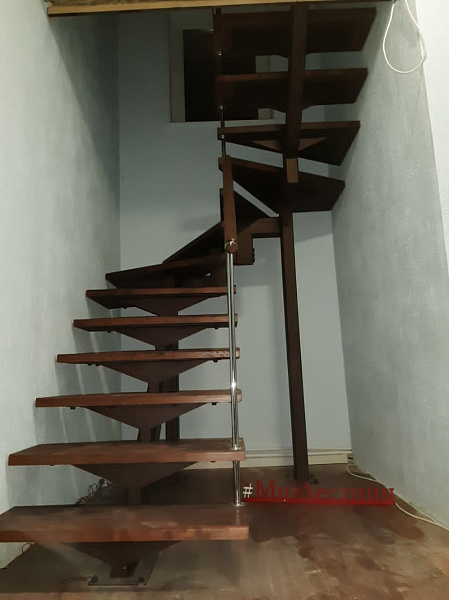 Лестница из березы на металлокаркасе